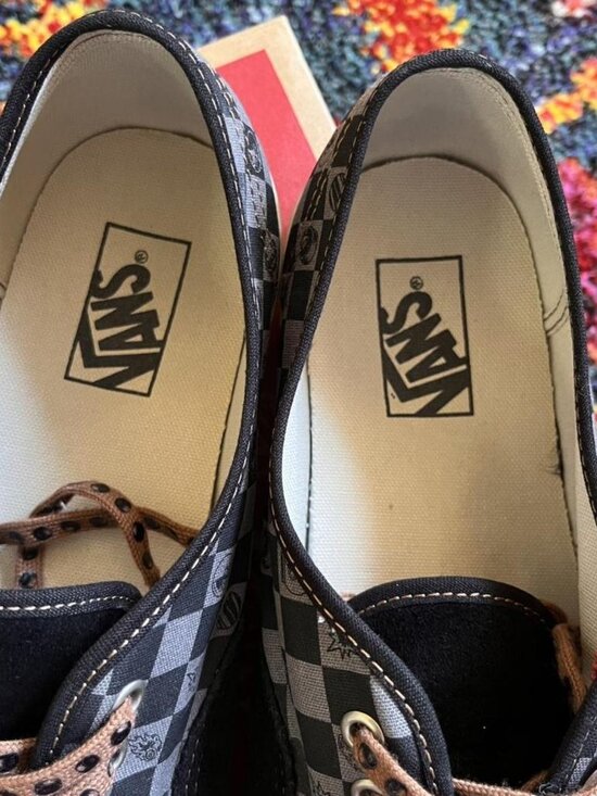 Vans - Picture 2 of 2